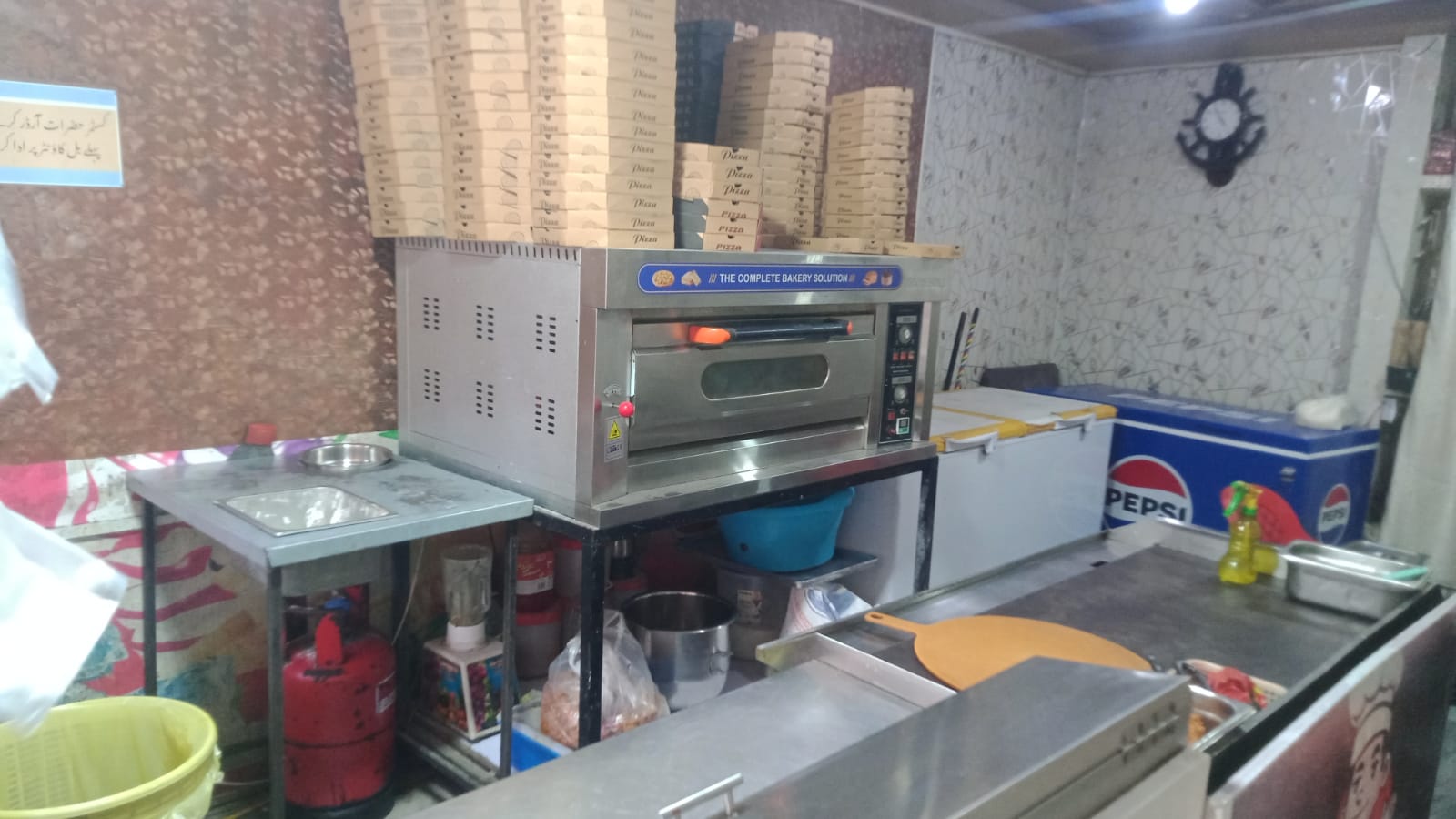 Pizza oven inside Mr Cheezy Bite